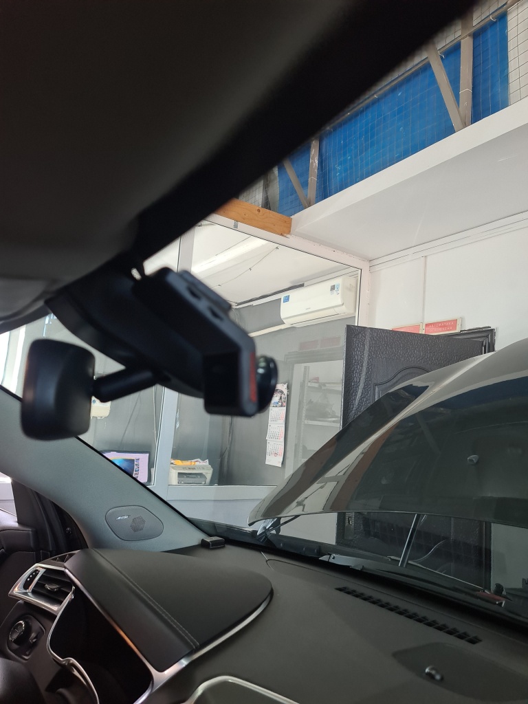 Установка видеорегистратора и радар-детектора в Сочи