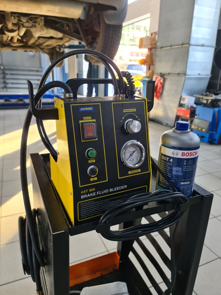 Замена тормозной жидкости