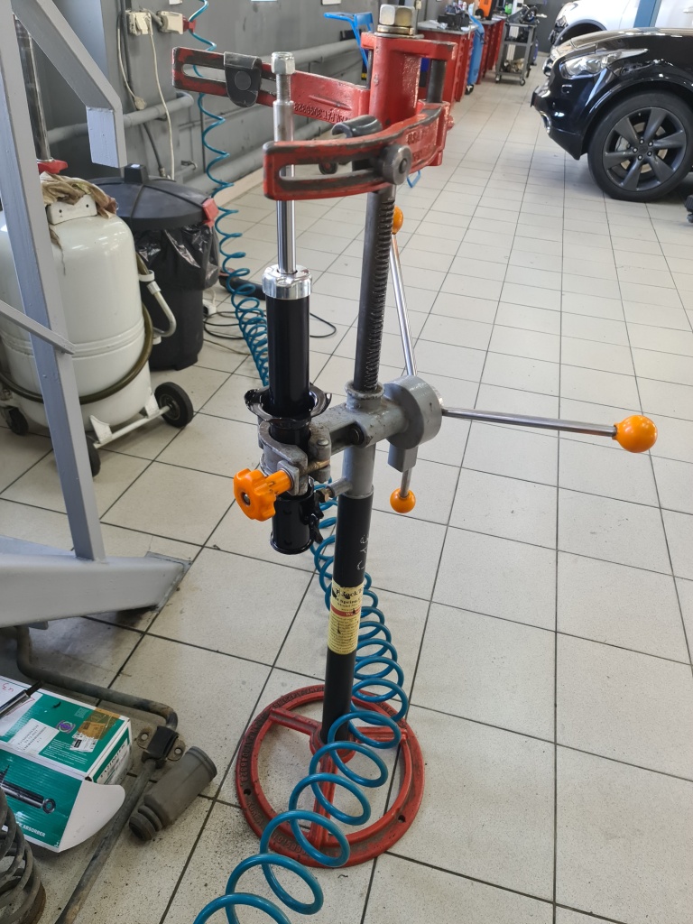 Замена амортизаторов